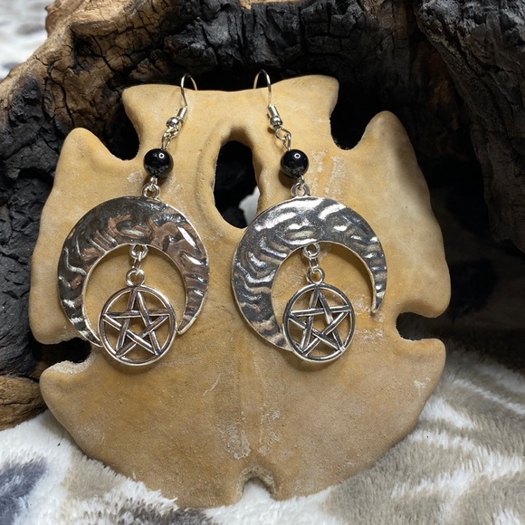 Pinnacle moon and stars - Picture 1 of 1